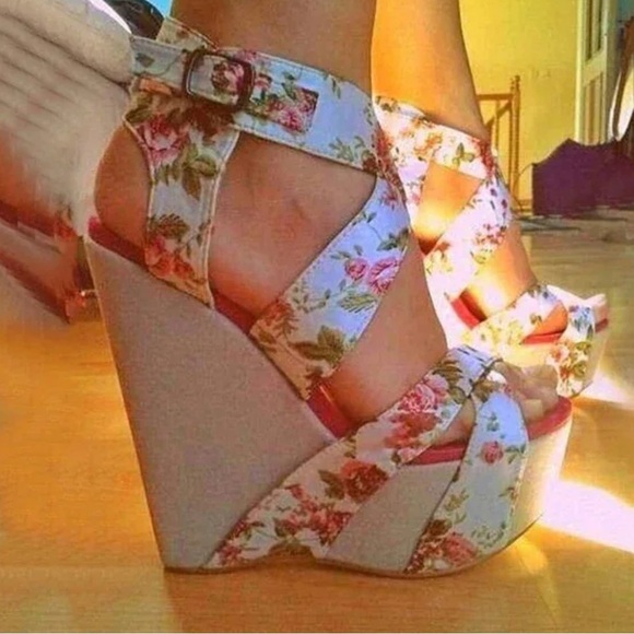 BAMBOO FLORAL PRINT FABRIC STRAPPY CORK WEDGES SIZE 8 - Picture 1 of 11